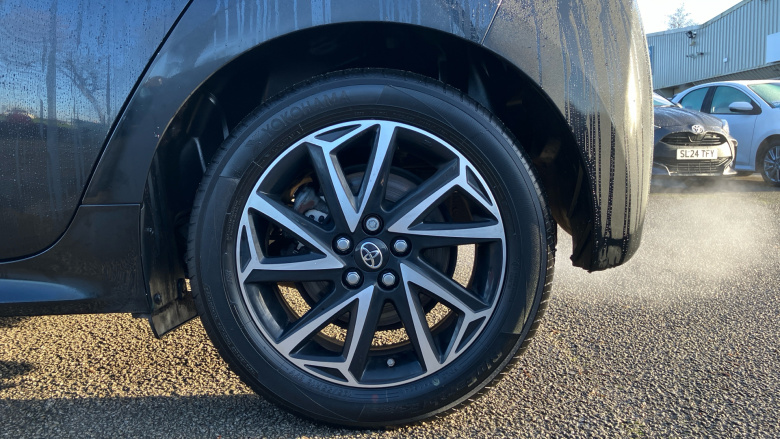 Toyota Yaris 1.5 Hybrid Design 5dr CVT Hybrid Hatchback